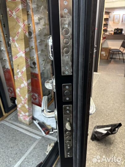 Дверь входная металлическая