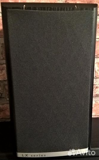 Средне-низкочастотный динамик JBL