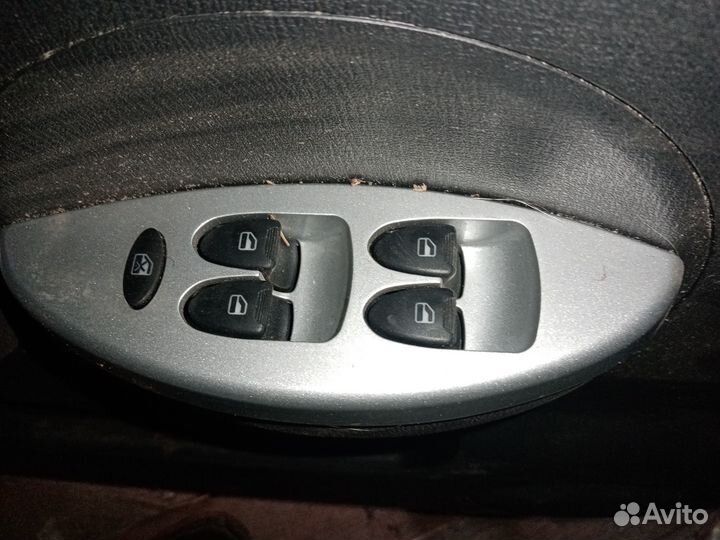 Блок стеклоподъемников Лифан Смайли 2013 год