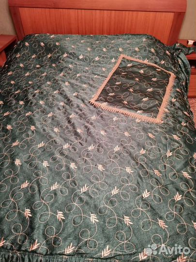 Покрывало на 2 х спальную кровать+шторы