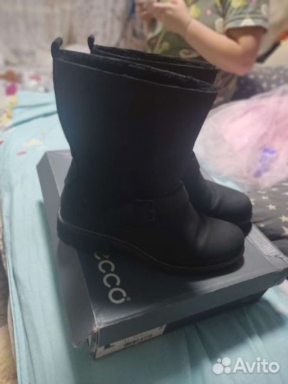 Женские ботинки