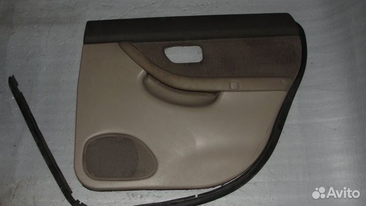 Правая задняя обшивка двери Subaru outback B12 01г