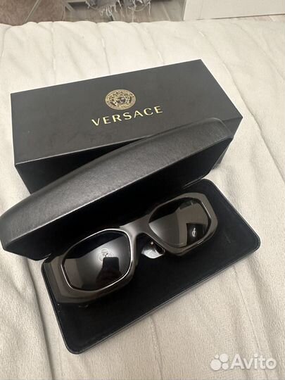 Солнцезащитные очки женские versace