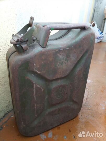 2 Канистры металлические 20 литров СССР