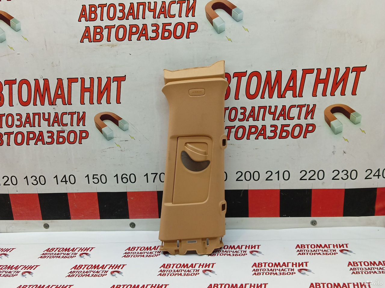 Обшивка центральной стойки правая Voyah Dream