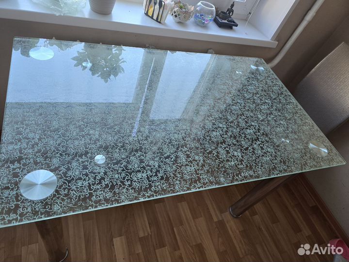 Кухонный стол