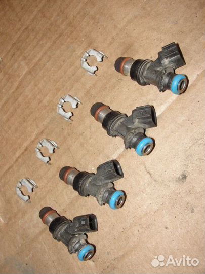 Топливные форсунки 6,2i Cadillac Escalade 2010г