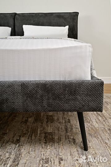 Кровать с мягким изголовьем