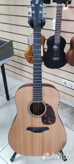 Акустическая гитара