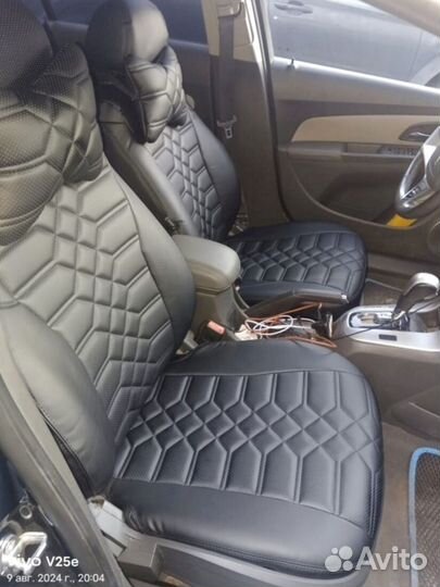 Автомобильные чехлы Ниссан Тиида хэтчбек 2008г