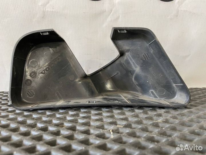 Накладка кронштейна зеркала лев. Volvo FH5