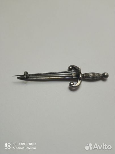 Антикварная серебряная брошь