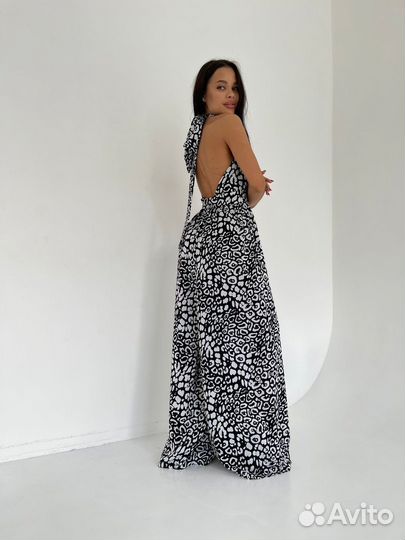 Черный комбинезон с завязками на шее с принтом