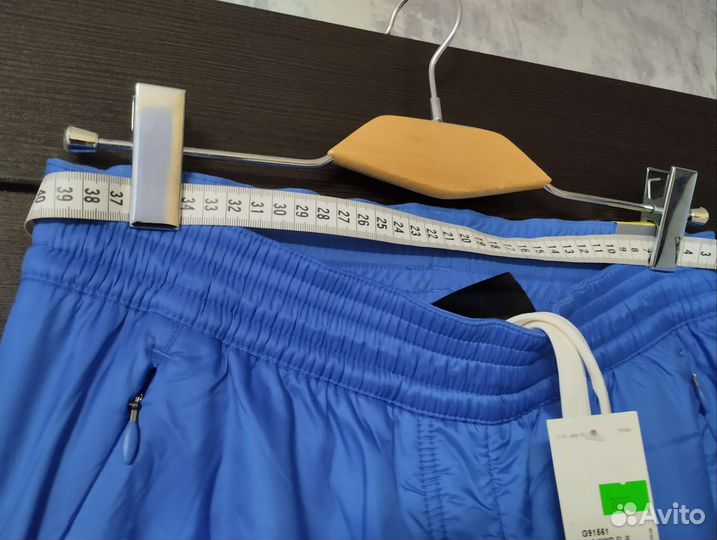 Women hiking windfleece pants