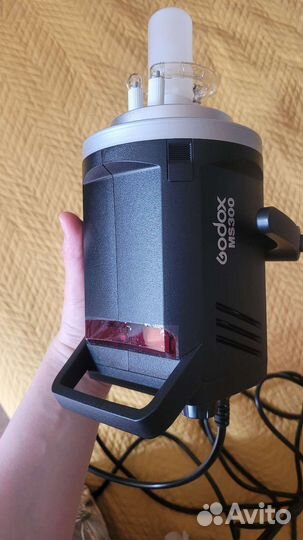 Студийная фотовспышка Godox MS300