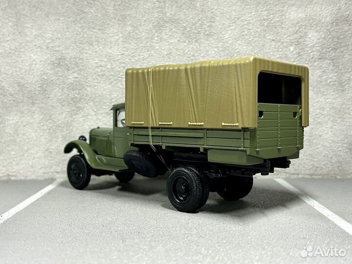 Коллекционная модель Зис-32 Нати 1:43 Нап