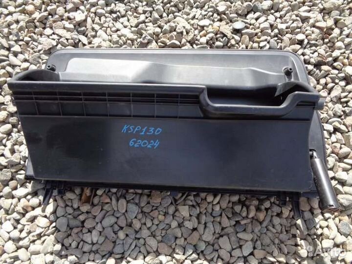 Бардачок Toyota Vitz KSP130 1KR-FE 2011/5
