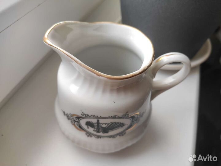 Молочник, чашка, блюдца, сахарница
