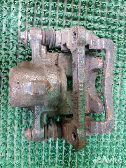 Суппорт задний правый Toyota Corolla 9 E120 4zzfe