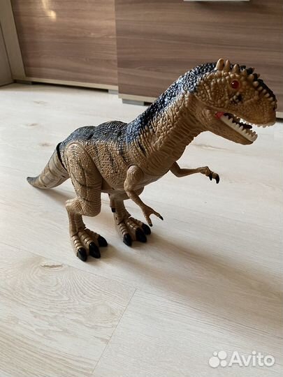 Динозавр рычащий