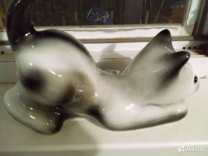 Фарфоровая статуэтка кот