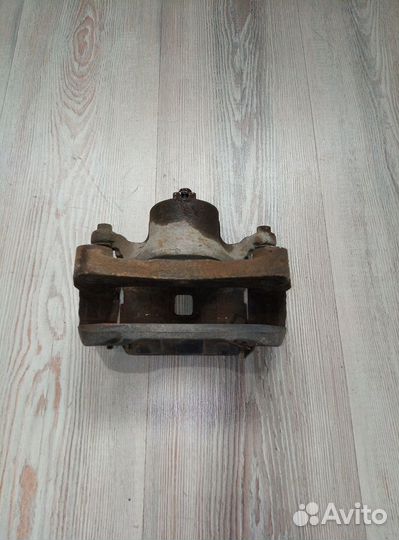 Суппорт тормозной перед Nissan teana J31 Прав