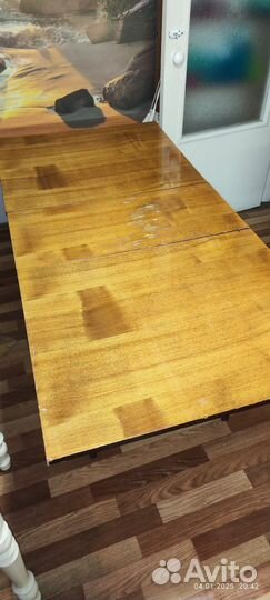 Продам стол книжку
