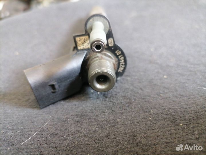 Форсунка топливная BMW X3 F25 рест. 2016 7823461