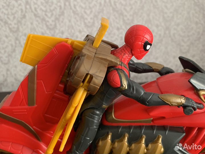 Человек паук фигурка