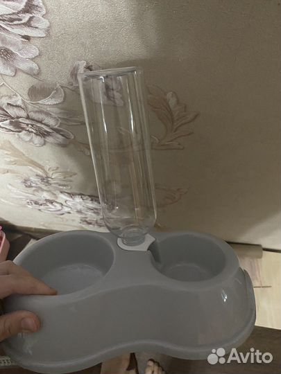 Автопоилка, диспенсер с дозатором воды для живо