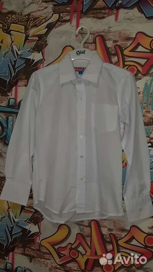 Пиджак, брюки и рубашка белая и голубая