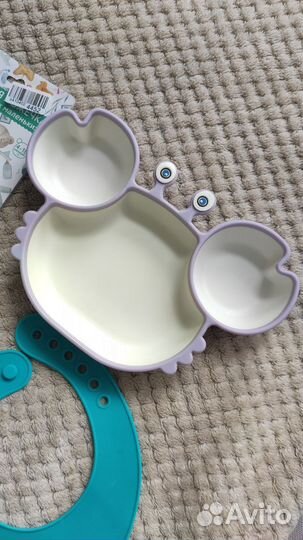 Нагрудник, тарелка, ложки для кормления