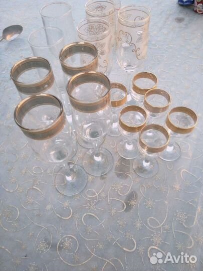 Рюмки, кофейные чашки