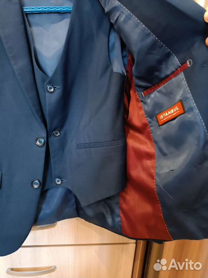 Костюм тройка