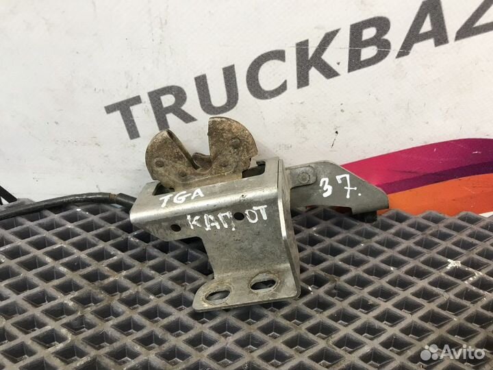 Замок капота