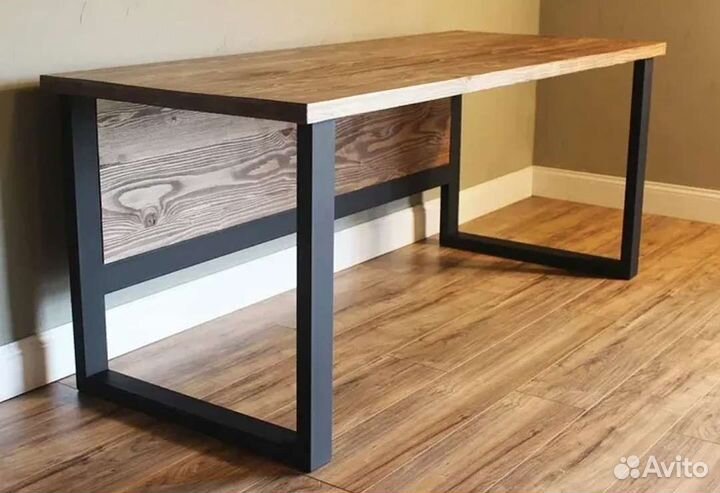 Компьютерный стол в стиле лофт