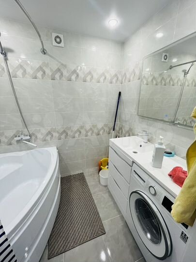 2-к. квартира, 90 м², 9/10 эт.