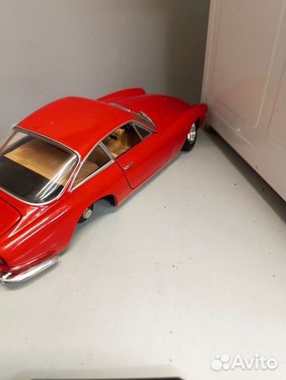 Ferrari 250GT Berlinetta Lusso 1:18