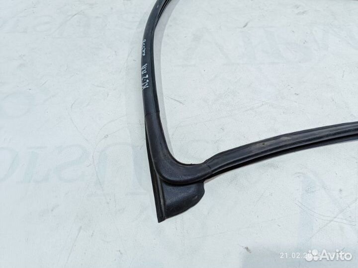 Уплотнитель двери передний левый Kia Ceed Sw 1.6