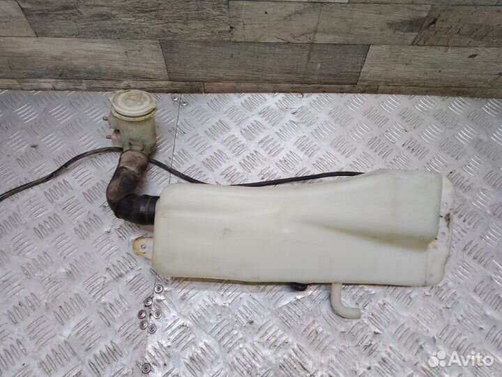 Бачок стеклоомывателя Mitsubishi Pajero V25W 6G74