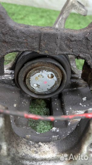 Суппорт тормозной задний правый Jaguar XF 2009