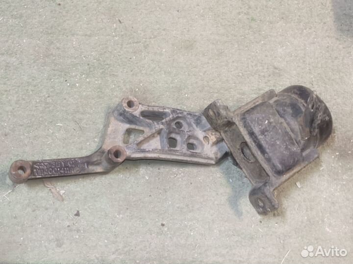 Кронштейн опоры двигателя правый Chery Tiggo T11