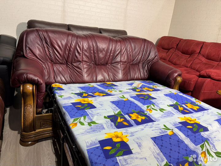 Кожаный диван на дубе