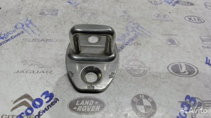 Ответная часть замка двери (петля) Audi A6 C5 1997