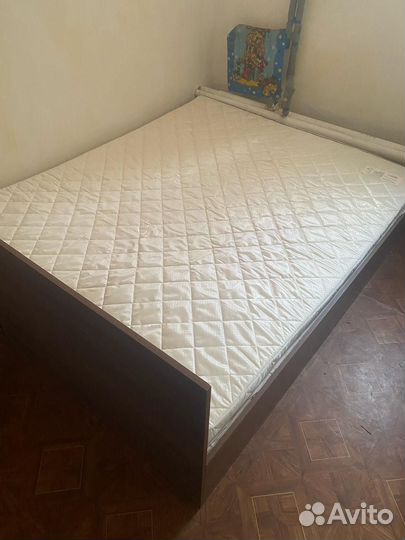 Кровать двухспальная с матрасом