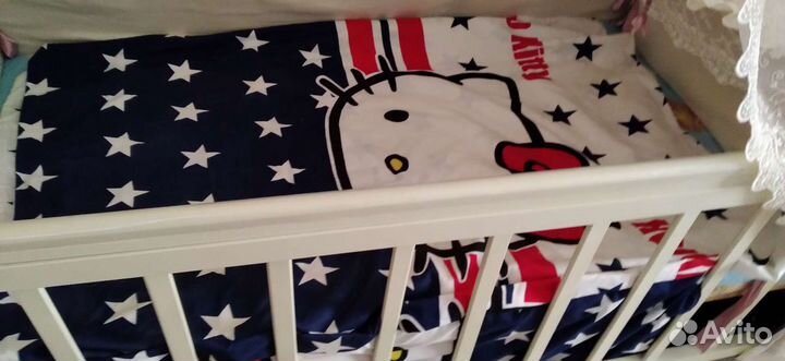 Детская кровать в двумя комплектами в подарок