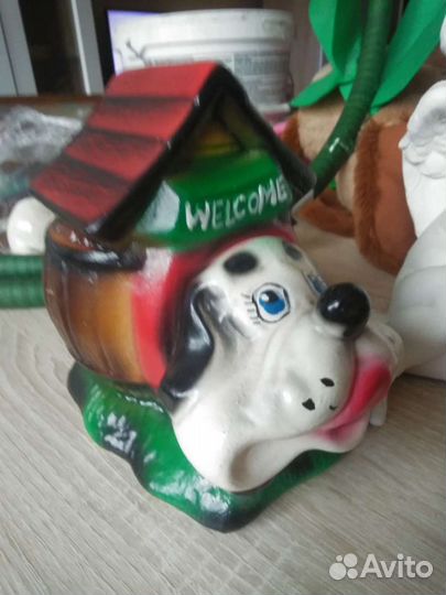 Копилка и статуэтка