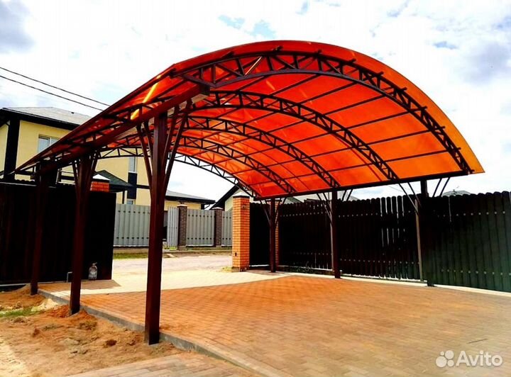 Металлический навес для машины