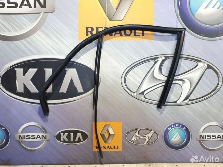 Уплотнитель перед проема стекла двери Renault scen
