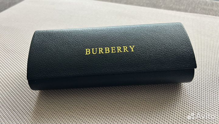 Солнцезащитные очки burberry